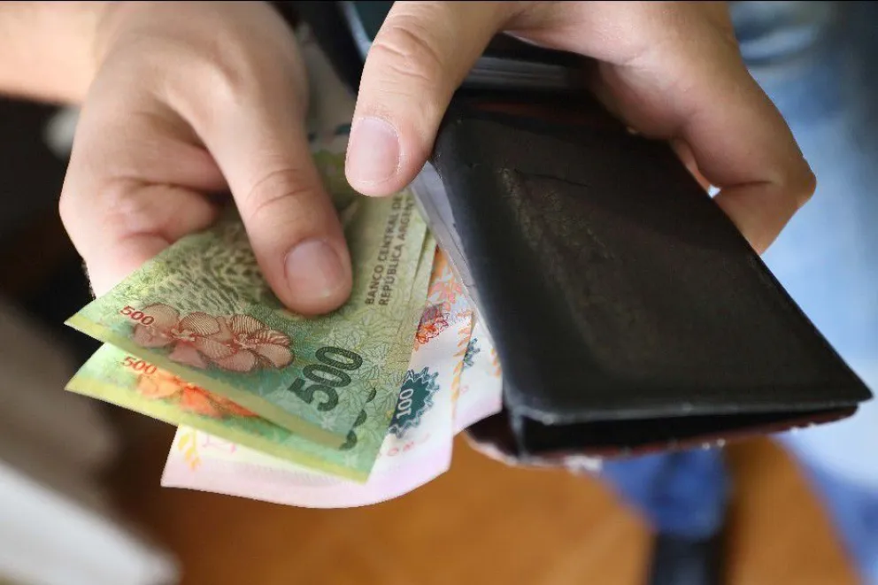 Comenzó el pago de haberes a los empleados estatales rionegrinos