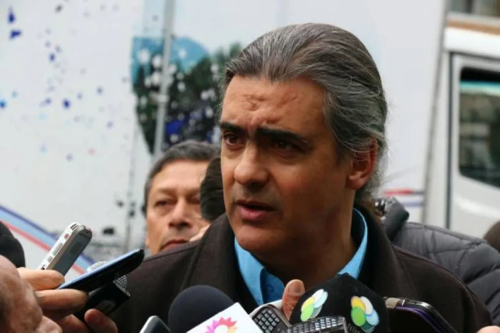 El ministro Carlos Valeri fue diagnosticado como positivo para COVID-19