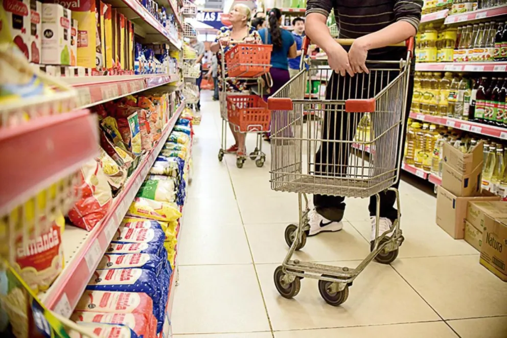 Las ventas en los supermercados cayeron en junio, pero las operaciones on line crecieron 347%