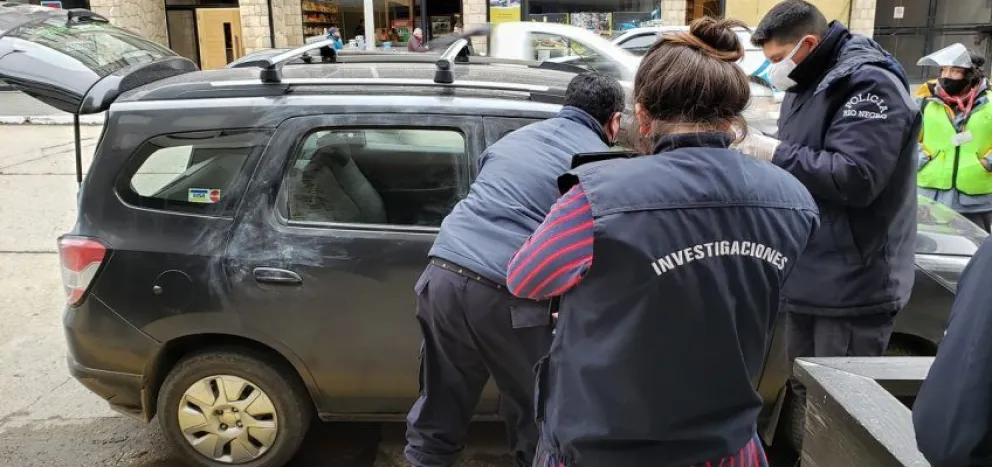Secuestran un remís en el que se habrían movilizado los autores de un robo agravado