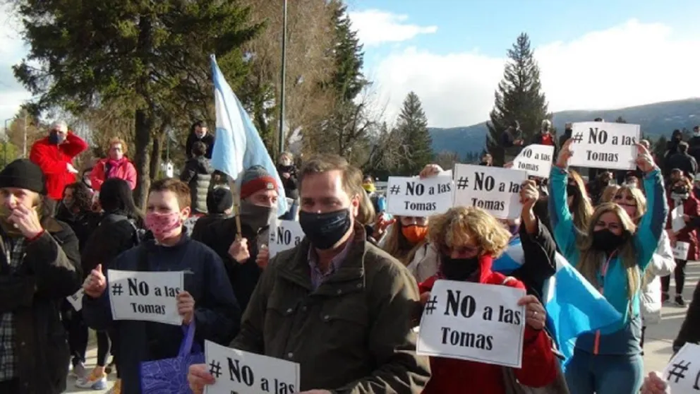 En El Bolsón también marcharon por las tomas