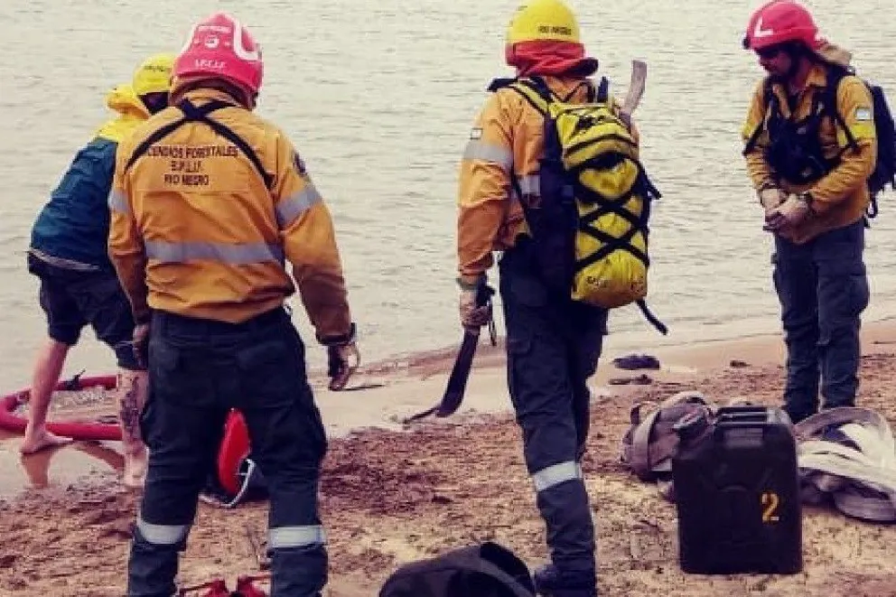 Brigadistas del Splif combaten en los incendios de Rosario