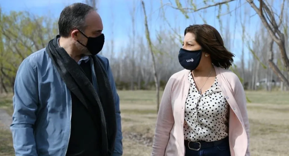 La gobernadora Carreras junto al senador Martín Doñate.
