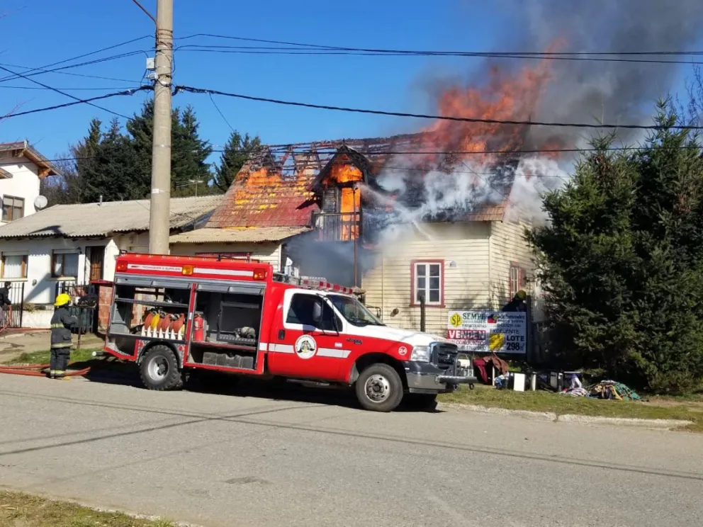 Voraz incendio en una vivienda