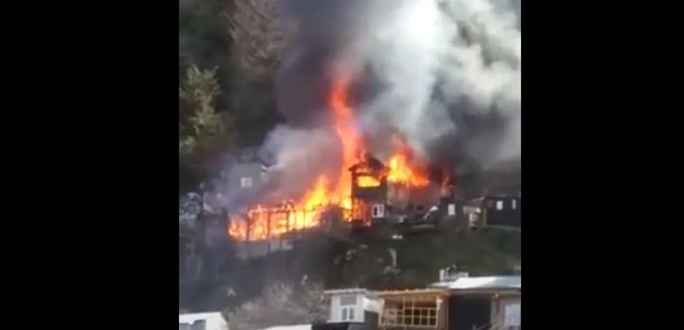 Video: Impresionante incendio en San Martín de los Andes