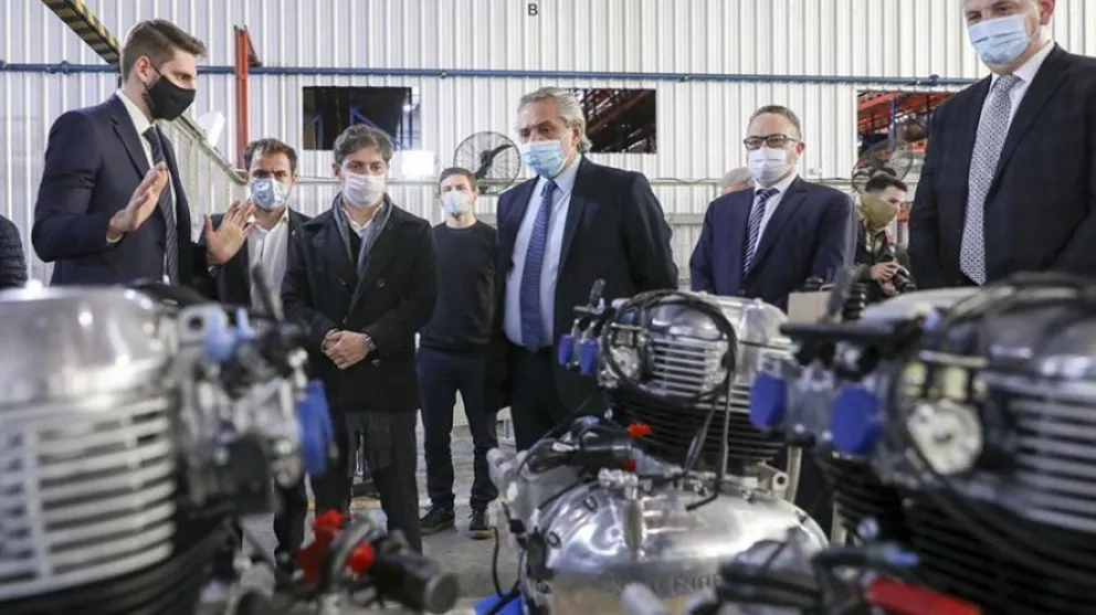 El presidente pidió "dejar el encuentro y el esparcimiento social para otro momento"