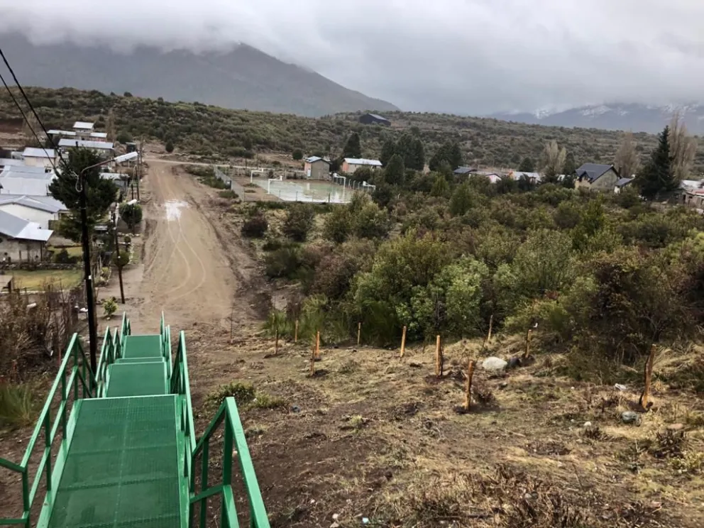 Parquizaron la escalera del barrio 258 Viviendas