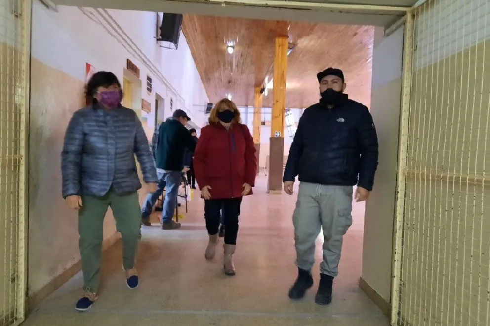 La ministra de Educación supervisó obras en edificios escolares