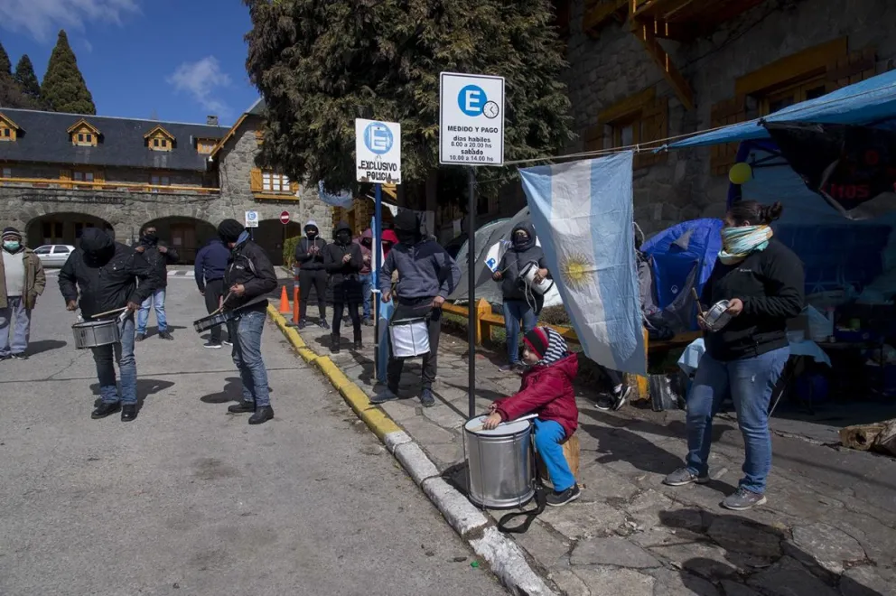 Reunión entre el gobierno provincial y familiares de policías