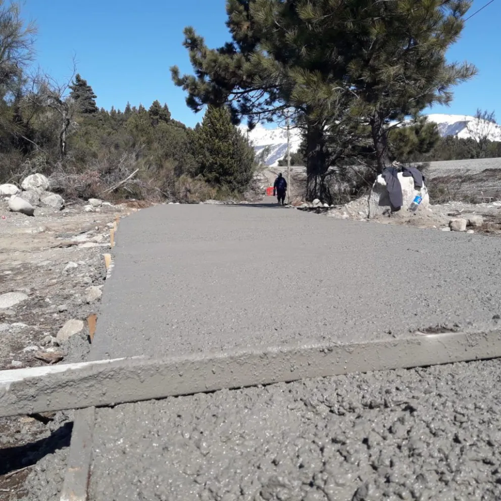 Comenzó el hormigonado del Paseo del Oeste en la Ruta 82