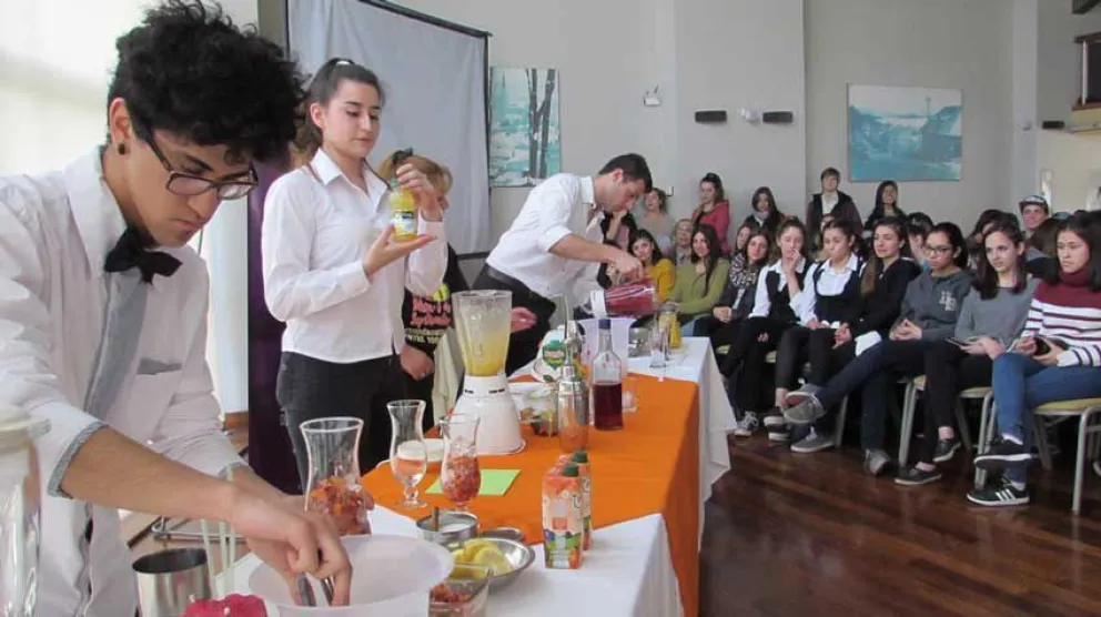 Imperdible demostración virtual en vivo de cócteles sin alcohol