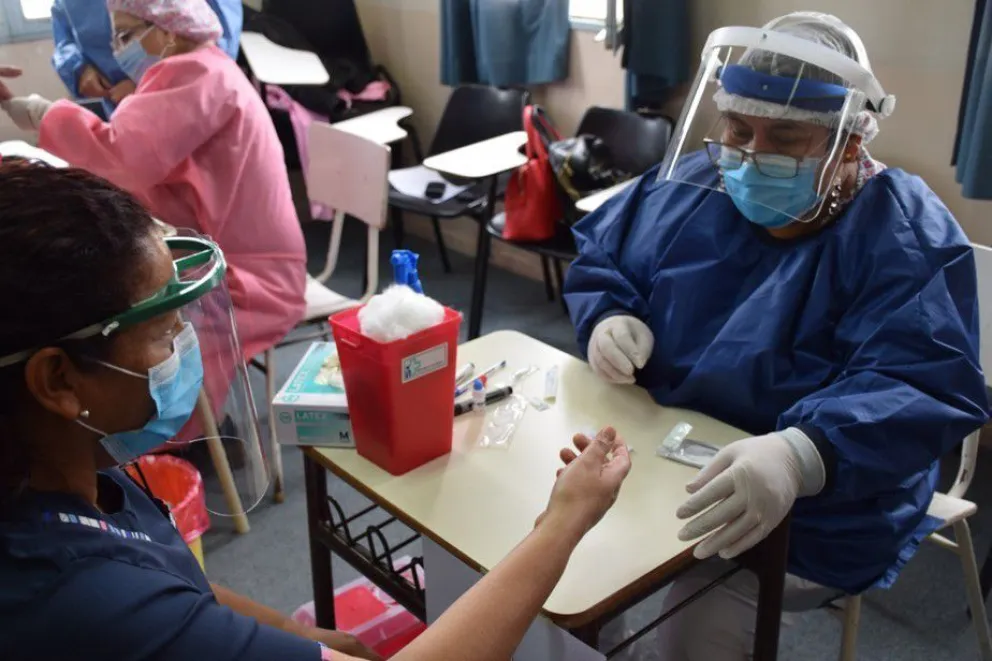Covid-19: Salud testea al personal de hospitales provinciales para medir anticuerpos
