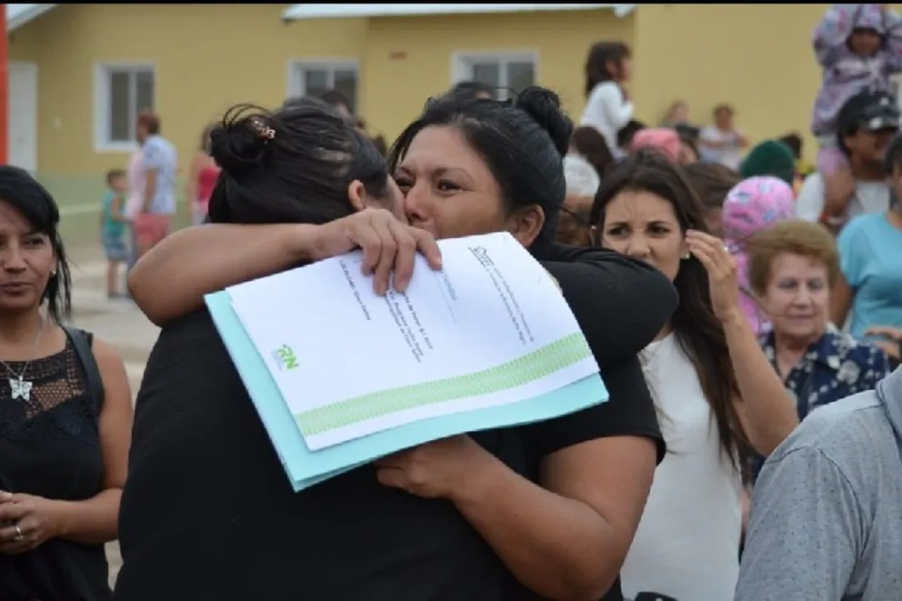 Impulsan una ley para otorgar a la mujer la titularidad dominial de las viviendas del Ippv