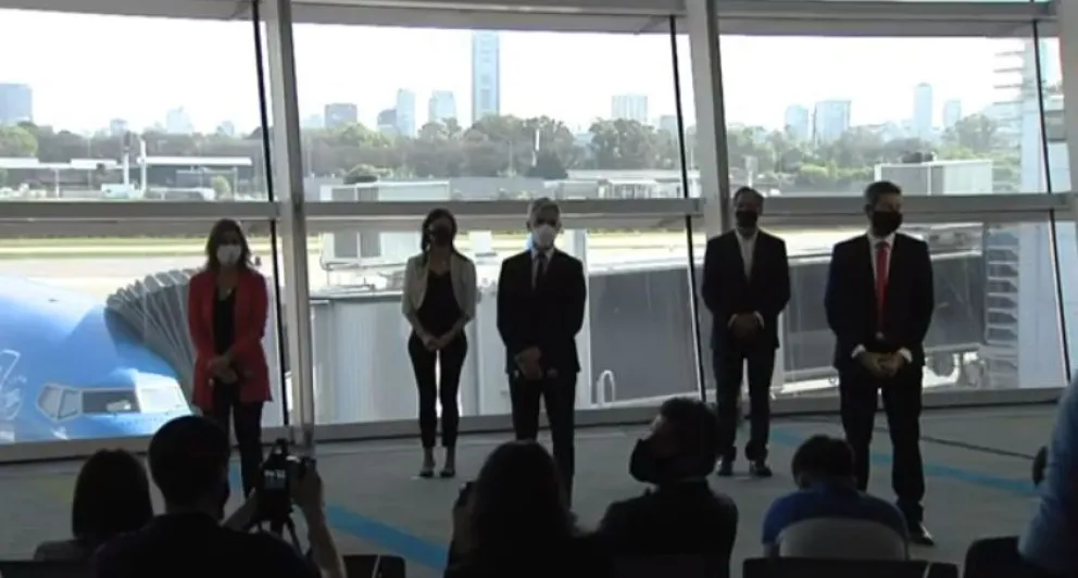 En vivo: Meoni y Lammens anuncian el retorno de los vuelos, micros y trenes