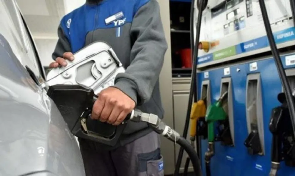 El Gobierno posterga hasta mediados de marzo la suba en el impuesto a los combustibles