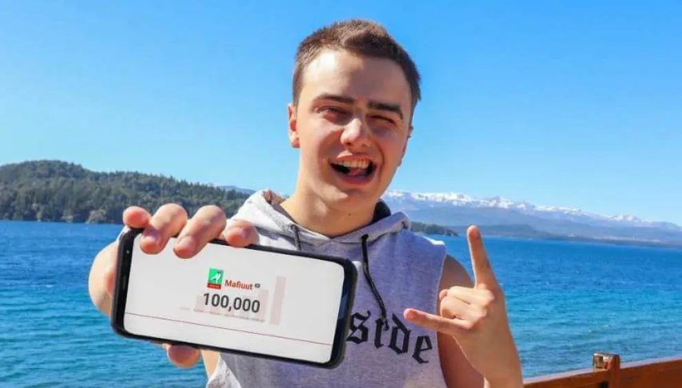 El youtuber barilochense Mateo Tomaszeuski superó los 100 mil suscriptores