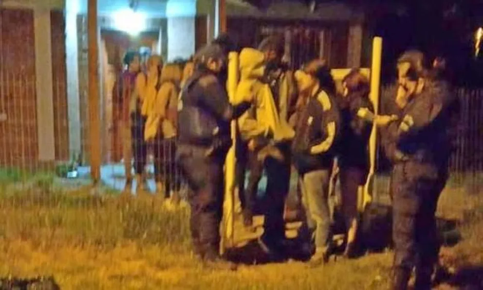 Desarticularon una fiesta clandestina con casi un centenar de invitados en El Bolsón