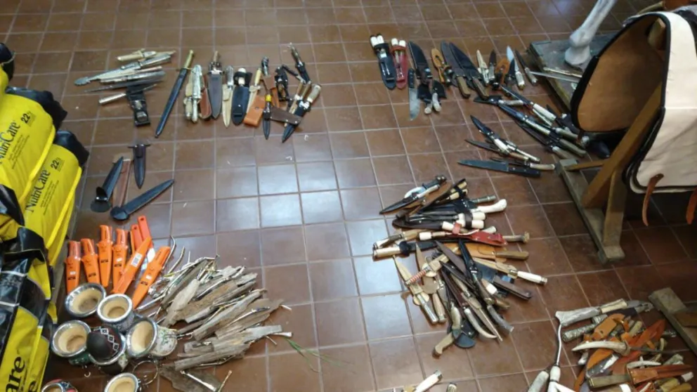 Policía recuperó importante botín sustraído de un comercio y secuestró el auto de los ladrones