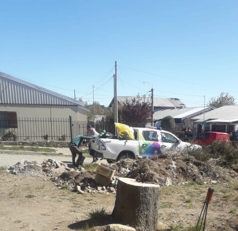 Jornada de limpieza en el barrio 400 Viviendas