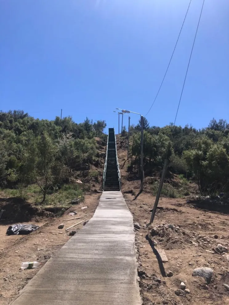 Finalizaron la obra de la escalera del barrio El Maitén