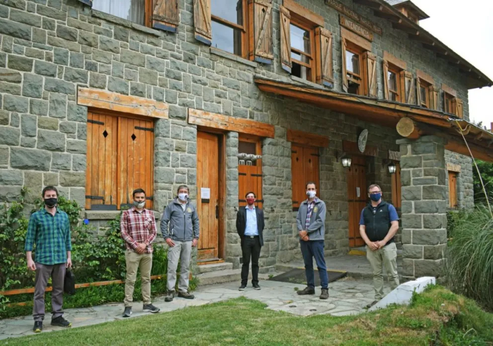 Podrían crear un pase único para visitantes no residentes que recorran el Parque Nacional Nahuel Huapi