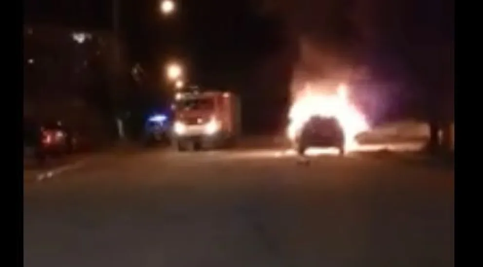 Video: Un automóvil se prendió fuego en O´Connor y Sáenz Peña