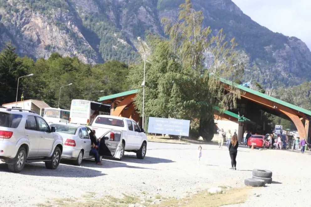 Chile reabrió su frontera aérea de forma parcial y en diciembre será vía terrestre