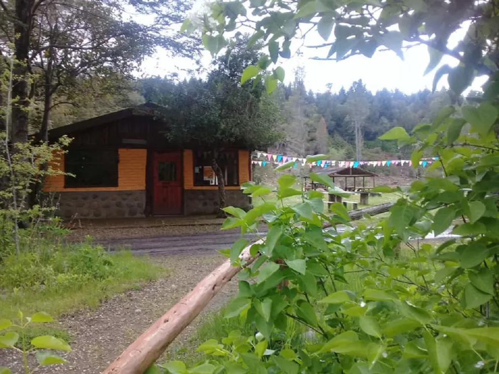 Desarticularon una fiesta clandestina en un camping de El Bolsón