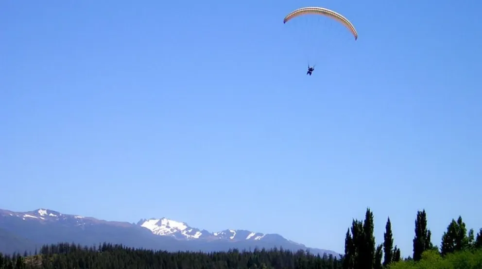 Una barilochense se accidentó haciendo parapente en el El Bolsón