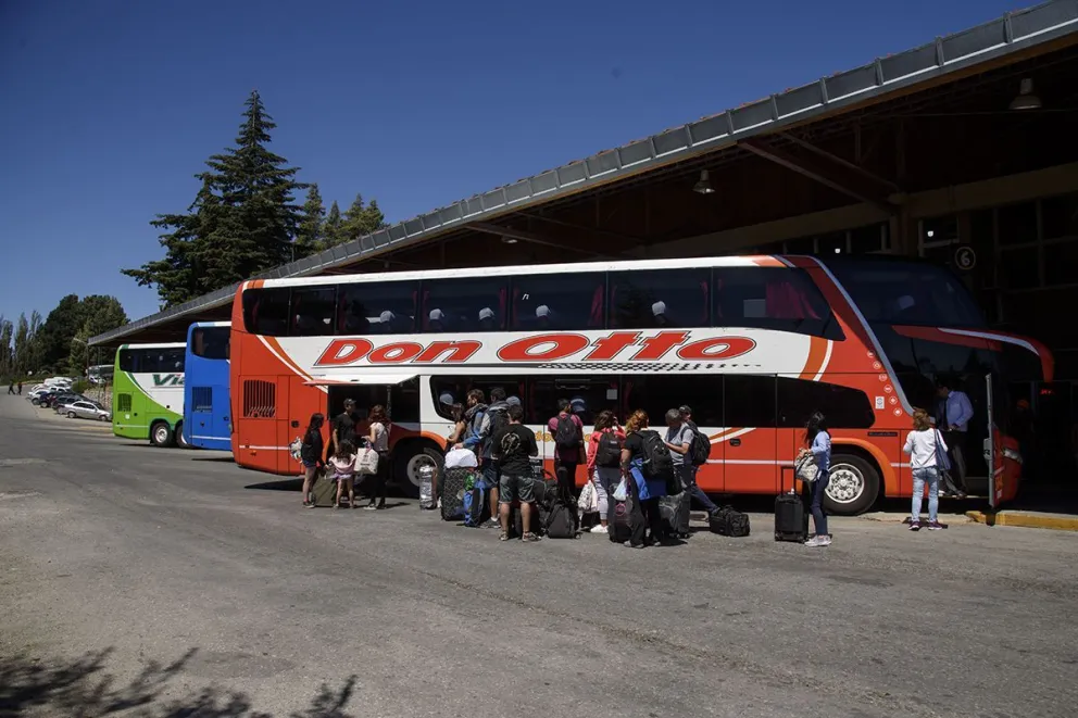 En principio solo pueden viajar personas exceptuadas. 