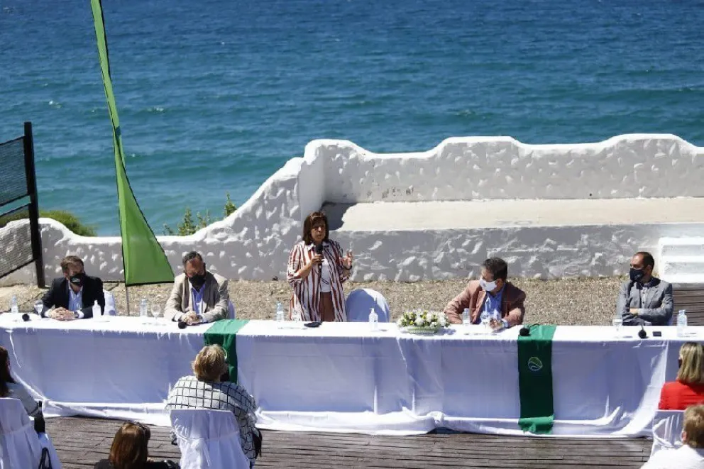 La gobernadora presentó la temporada turística