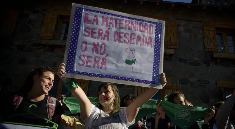 Convocan a una caravana y “pañuelazo” por el aborto legal, seguro y gratuito