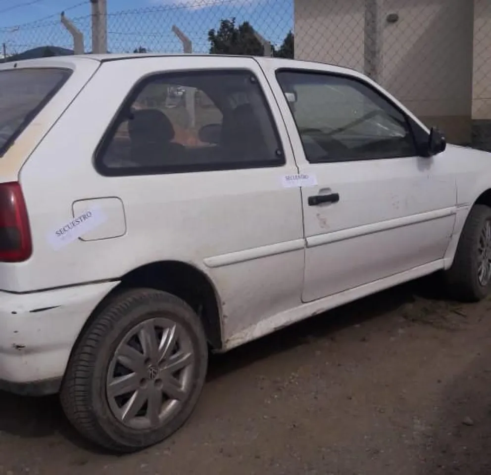 Evadió dos controles policiales y fue detenido tras una persecución