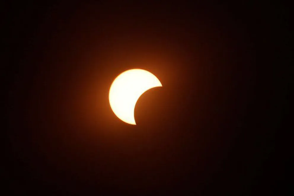 Eclipse solar: Sierra Colorada no permitirá el ingreso de turistas