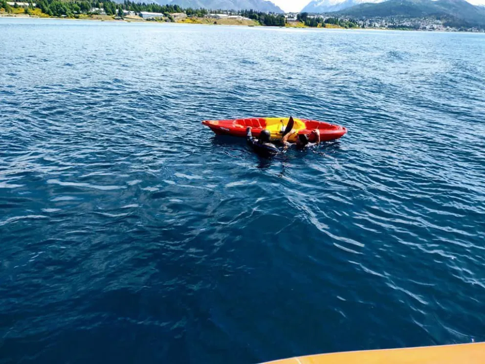 Un joven sufrió un accidente a bordo de un kayak y tuvo que ser rescatado
