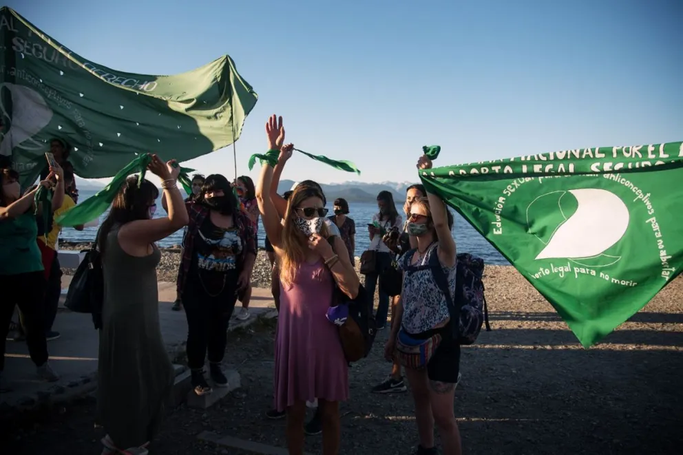 A tres años de la sanción de la ley, el aborto legal corre peligro en Argentina 