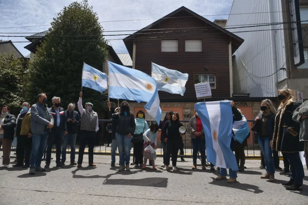 Reclamaron que la Justicia frene la violencia en Villa Mascardi y avance con el desalojo