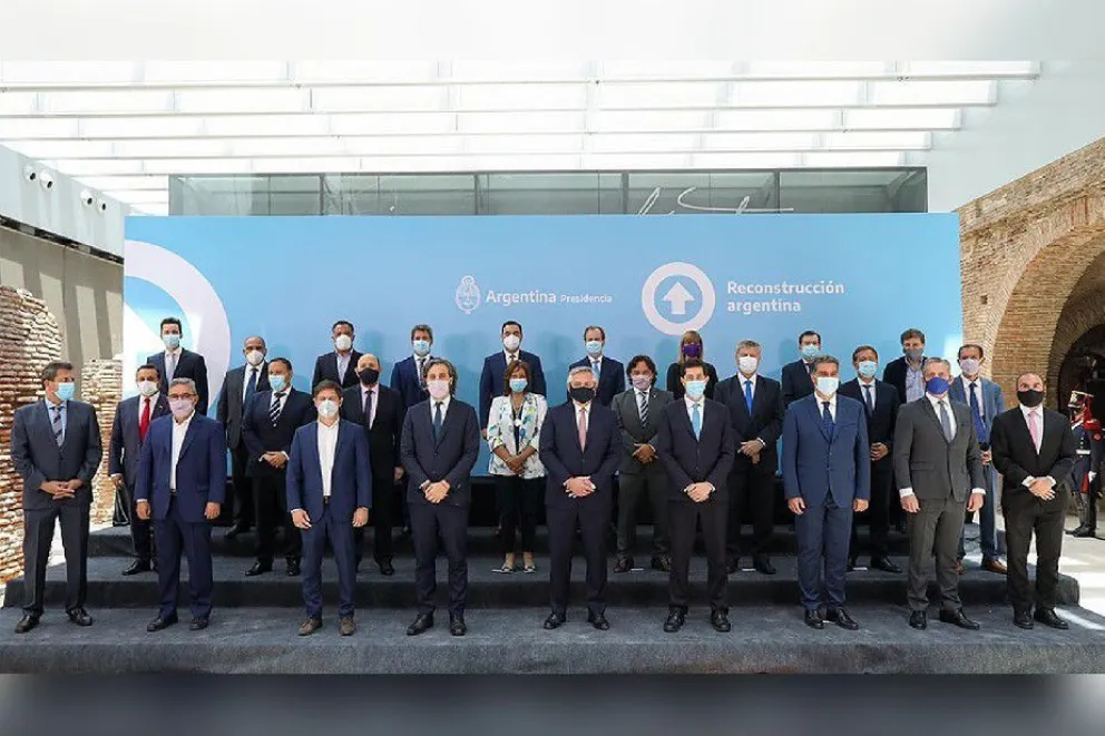 Carreras firmó el Consenso Fiscal 2020 junto al presidente Fernández