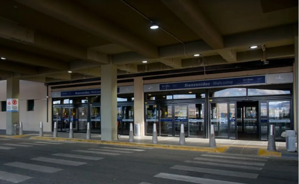 En el primer día de apertura turística, aterrizan 4 vuelos en Bariloche