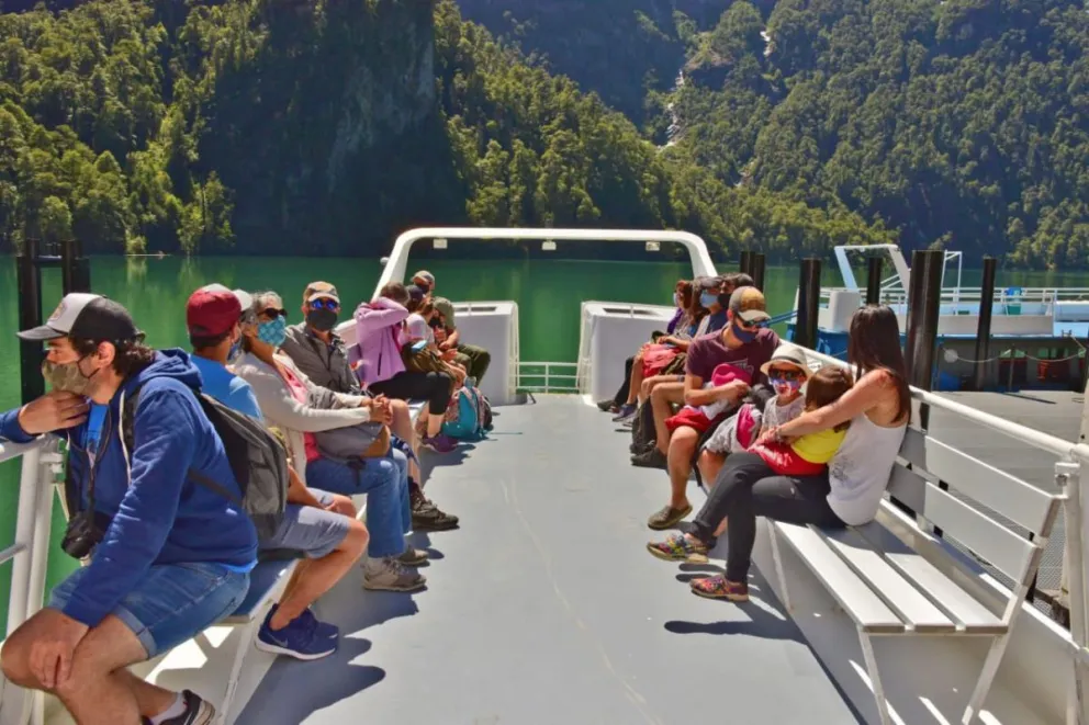 Turisur volvió a recorrer las aguas del Nahuel Huapi
