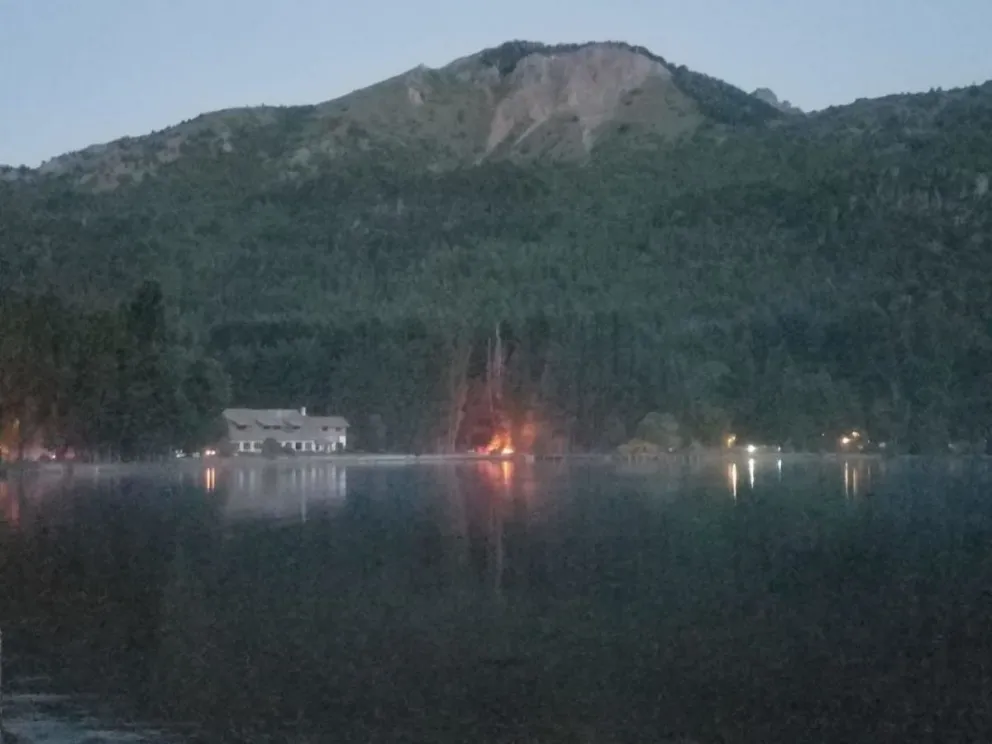 Vecinos de Villa Los Coihues solicitan control del acampe, fuego y tala