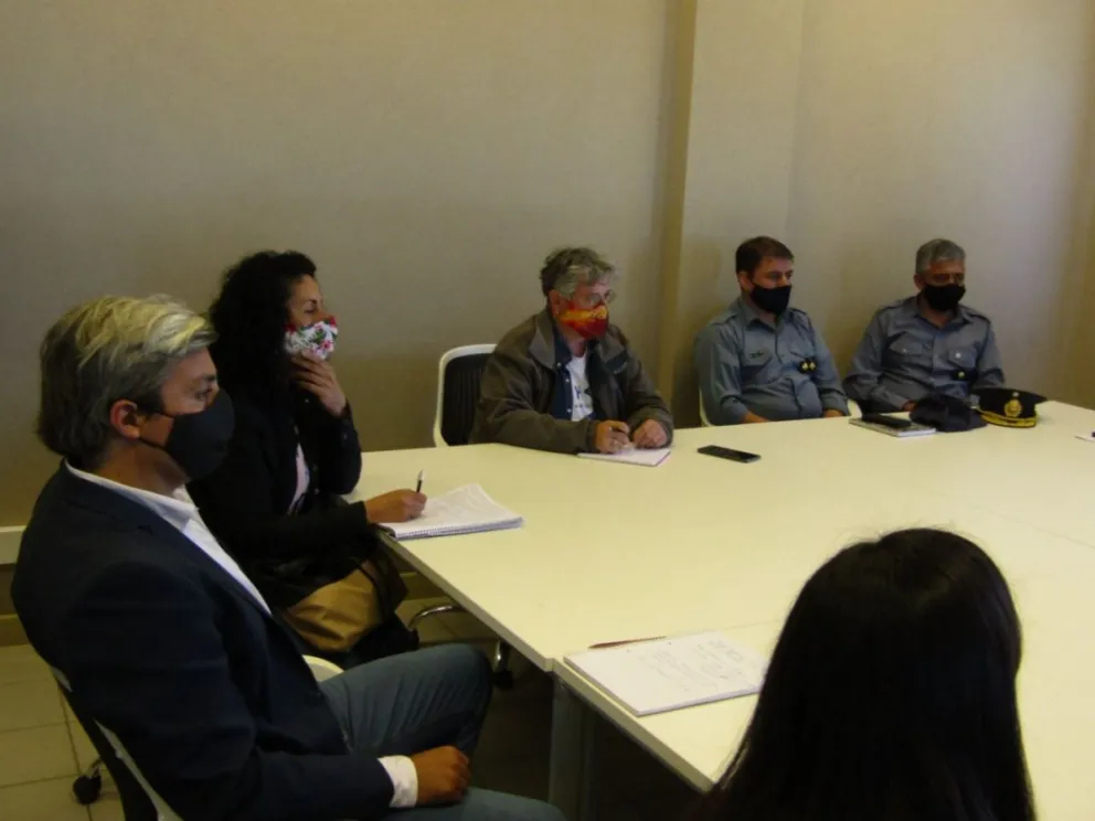 Buscan solucionar el problema de fogones y talas en Los Coihues