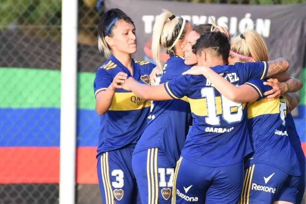 El festejo de uno de los tantos en el nuevo triunfo.