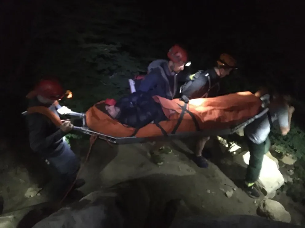 Realizaron un operativo nocturno para rescatar a un hombre del refugio Frey