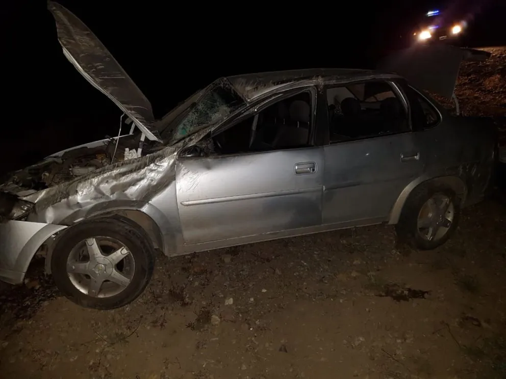 Iban hacia Villa La Angostura y volcaron en la Ruta 40