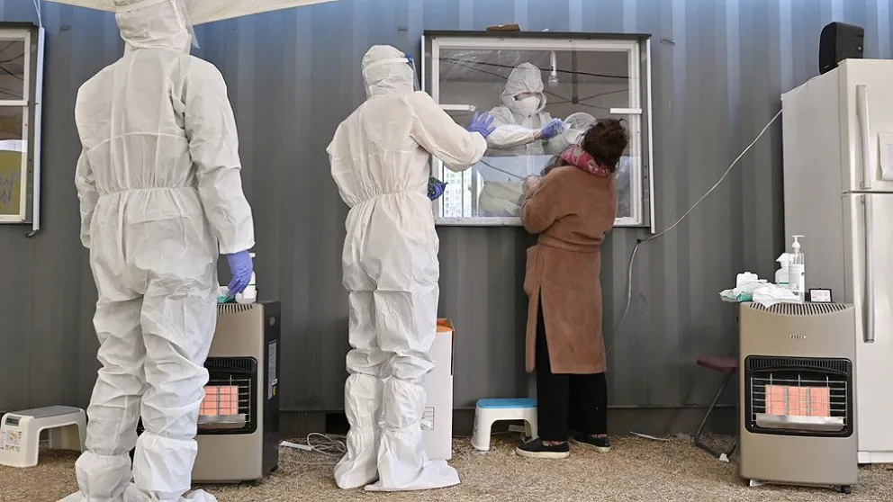 La nueva cepa del coronavirus no hace temer cambios en la eficacia de las vacunas