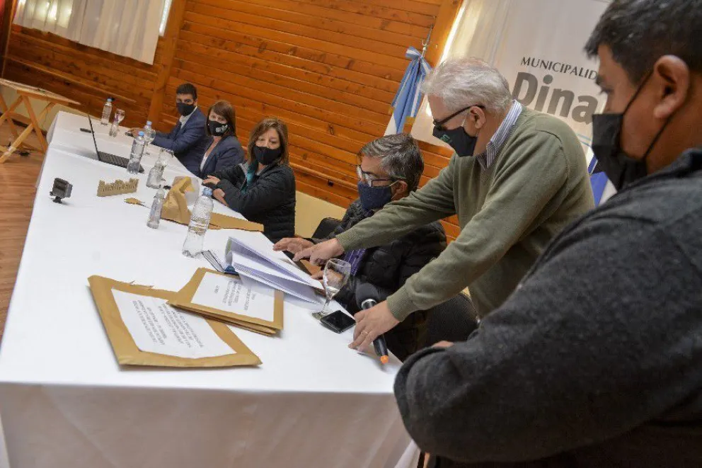 Unas 90  familias de Dina Huapi, más cerca de tener gas