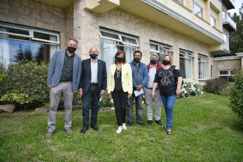 Provincia firmó convenio con la CEB para beneficiar al sector hotelero y gastronómico