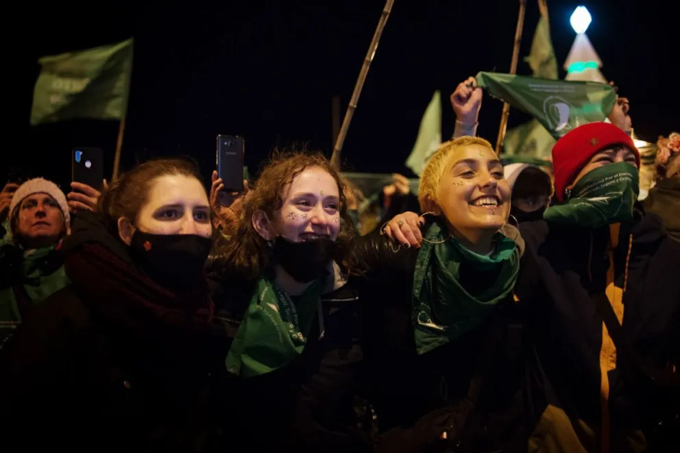 Unas cien personas estaban en el Centro Cívico cuando se aprobó la ley de IVE. 