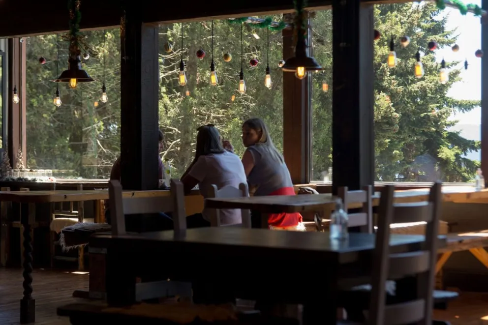 Una nueva propuesta para disfrutar de buena gastronomía con vista al lago Nahuel Huapi